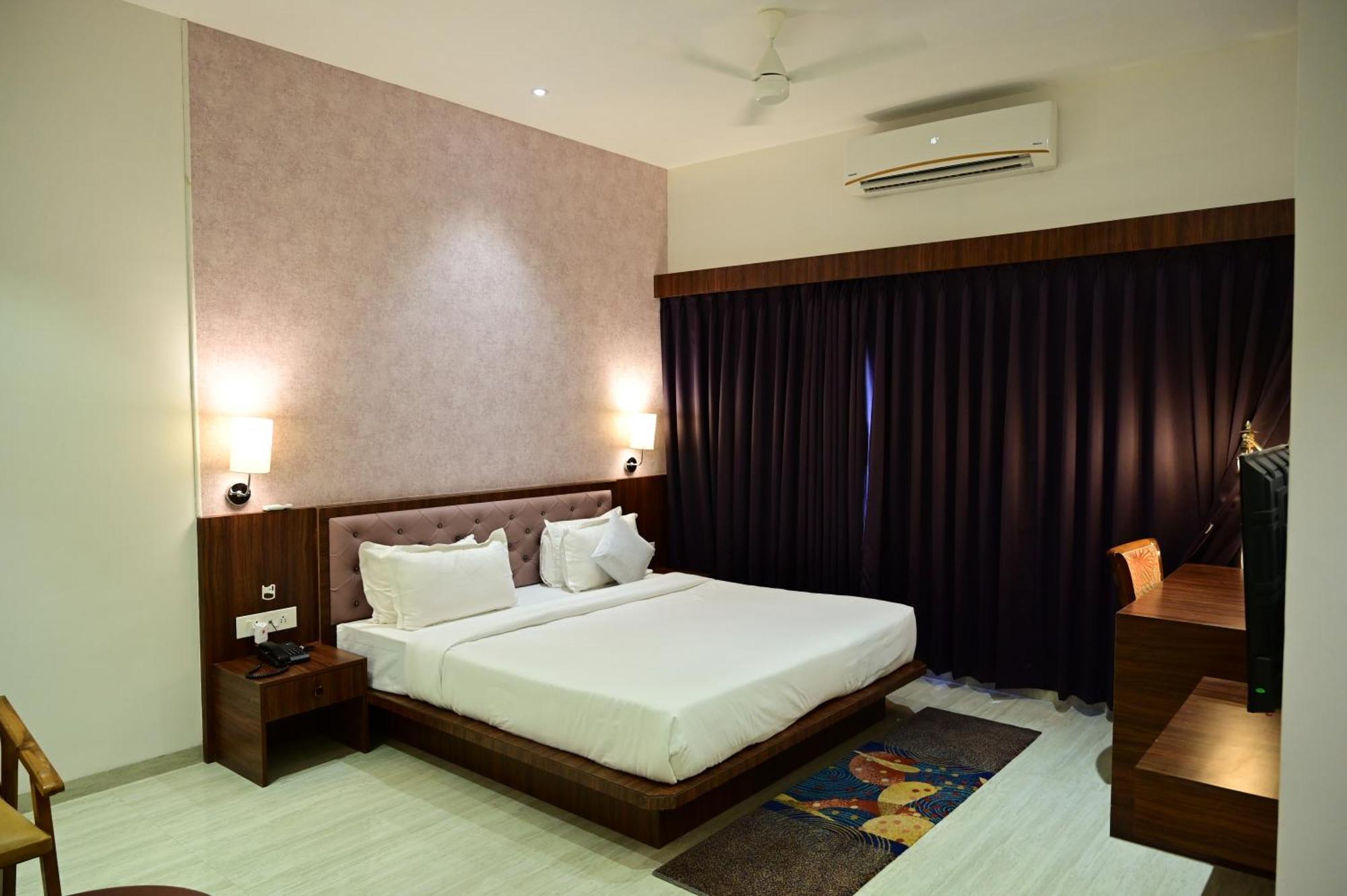 The One Hotel Nashik Esterno foto
