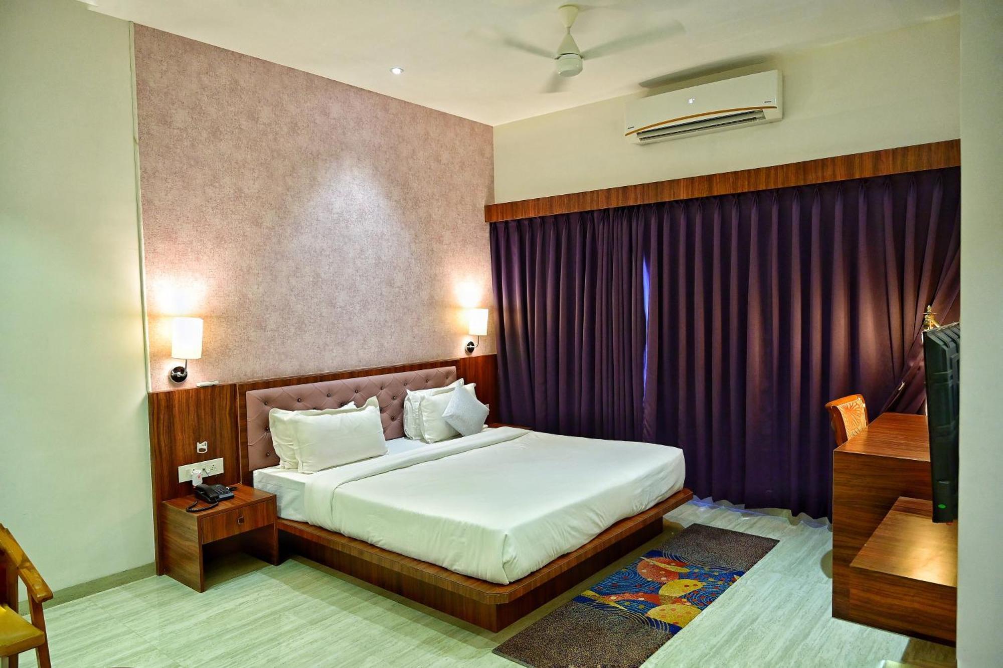 The One Hotel Nashik Esterno foto