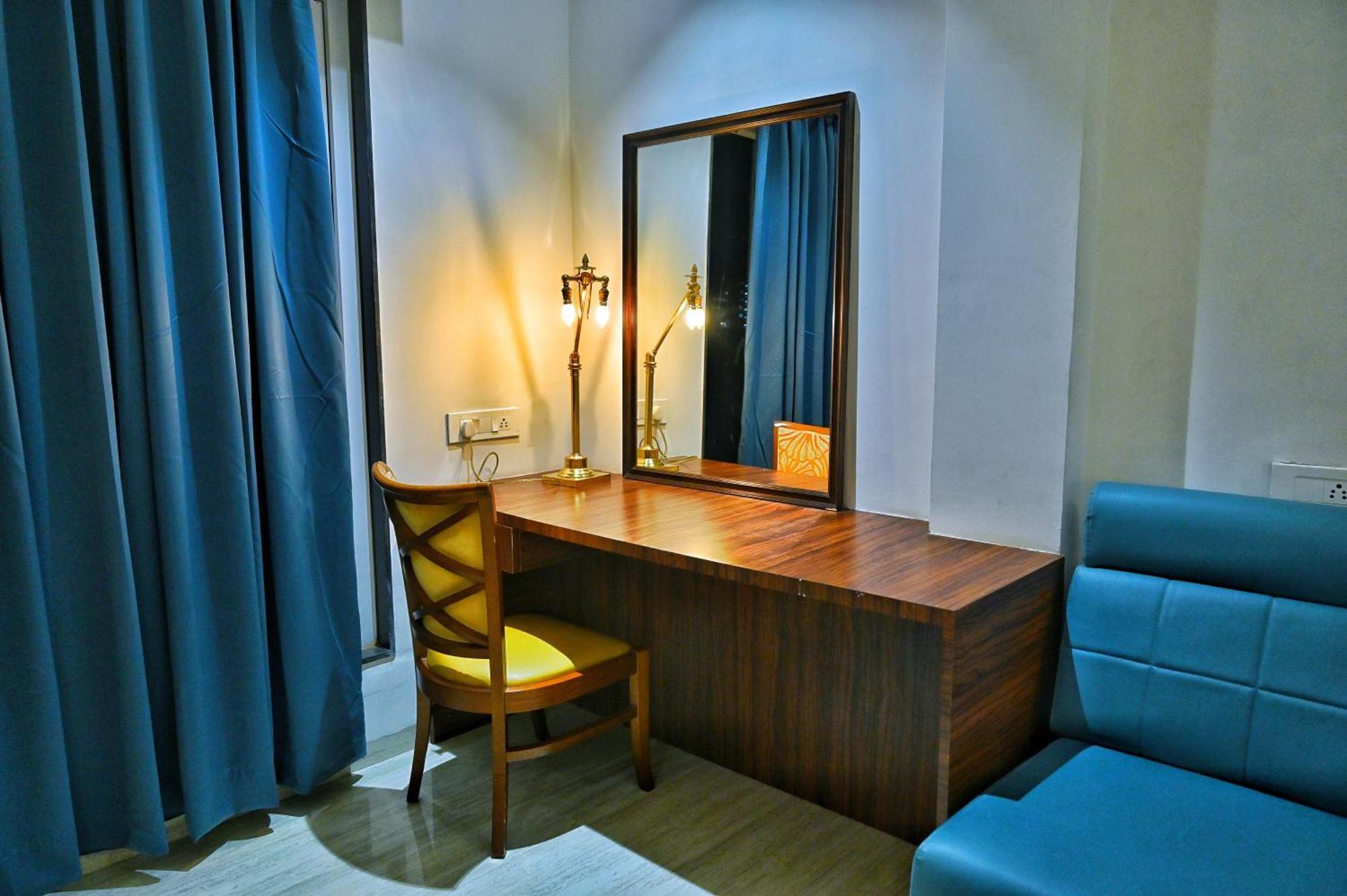 The One Hotel Nashik Esterno foto