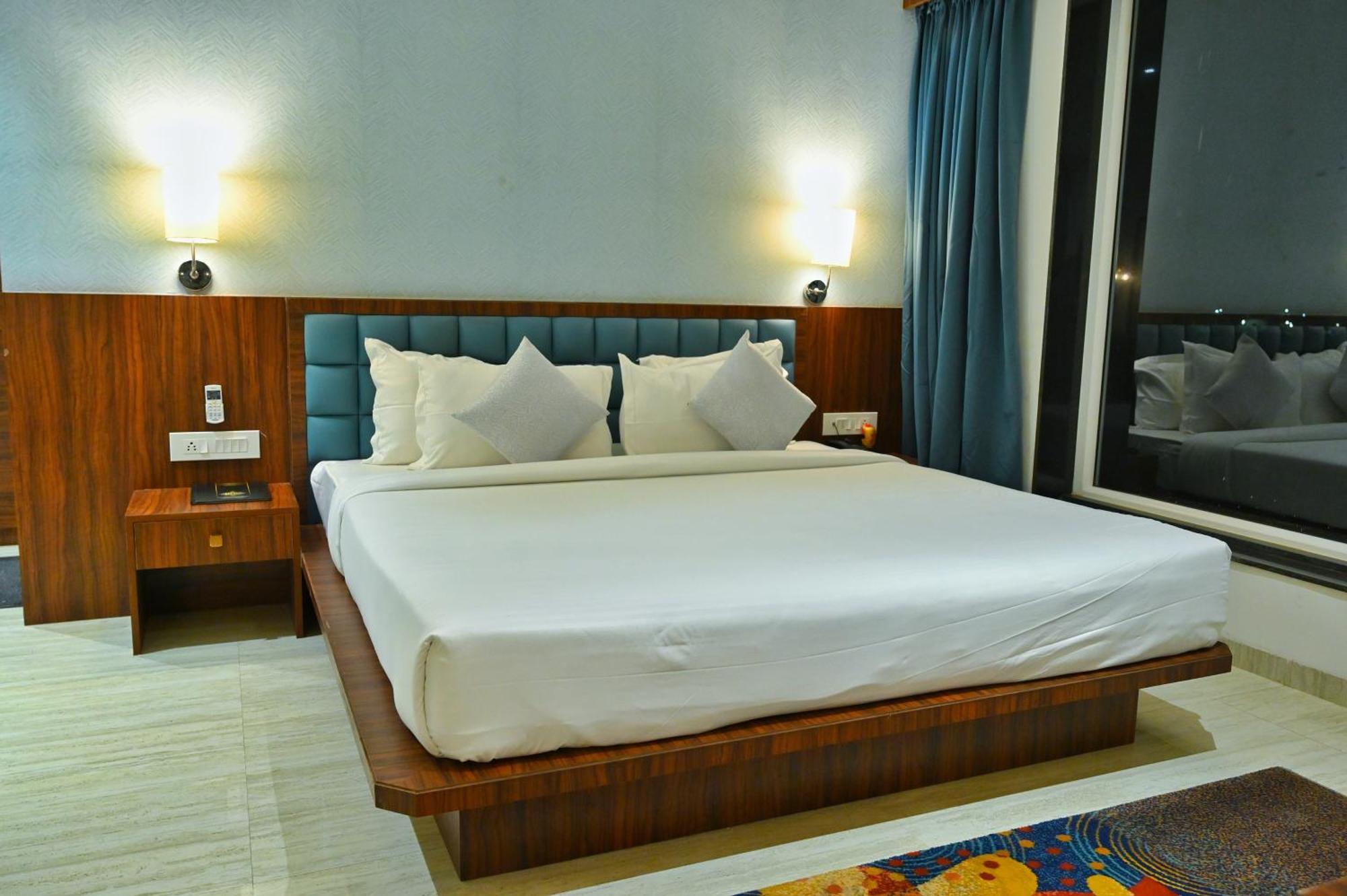 The One Hotel Nashik Esterno foto