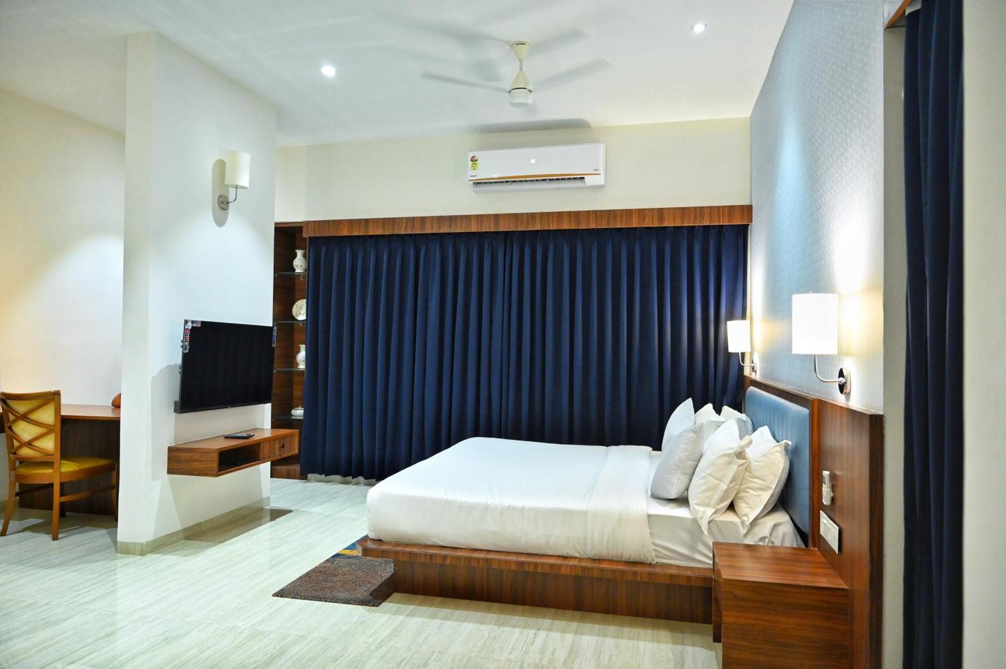 The One Hotel Nashik Esterno foto