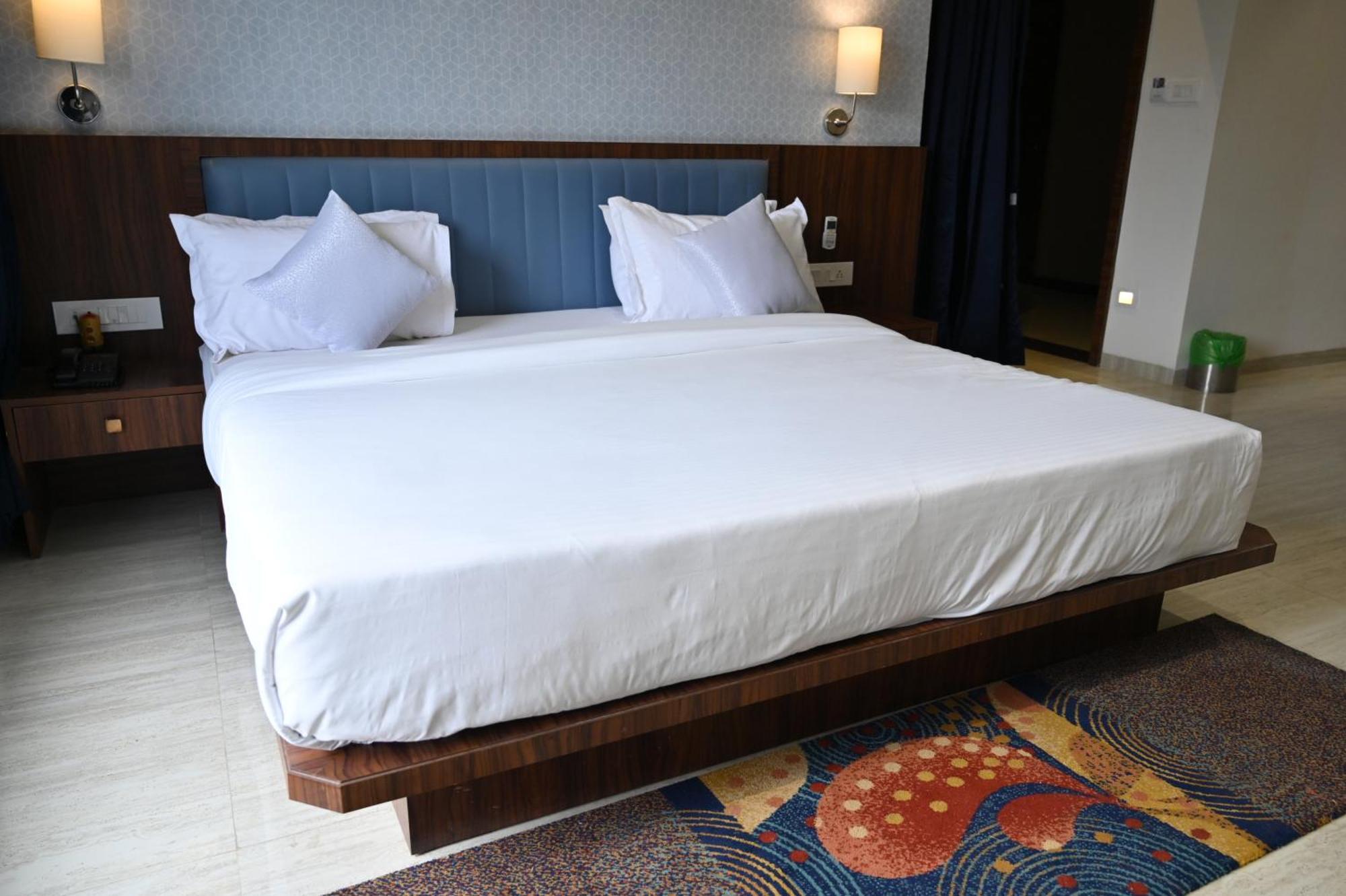 The One Hotel Nashik Esterno foto