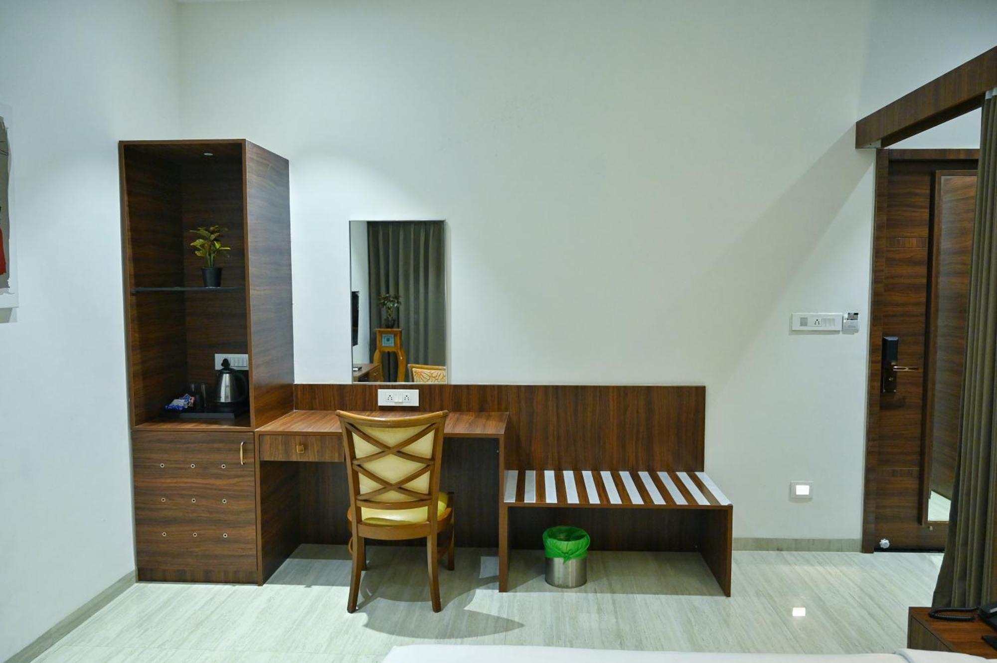 The One Hotel Nashik Esterno foto