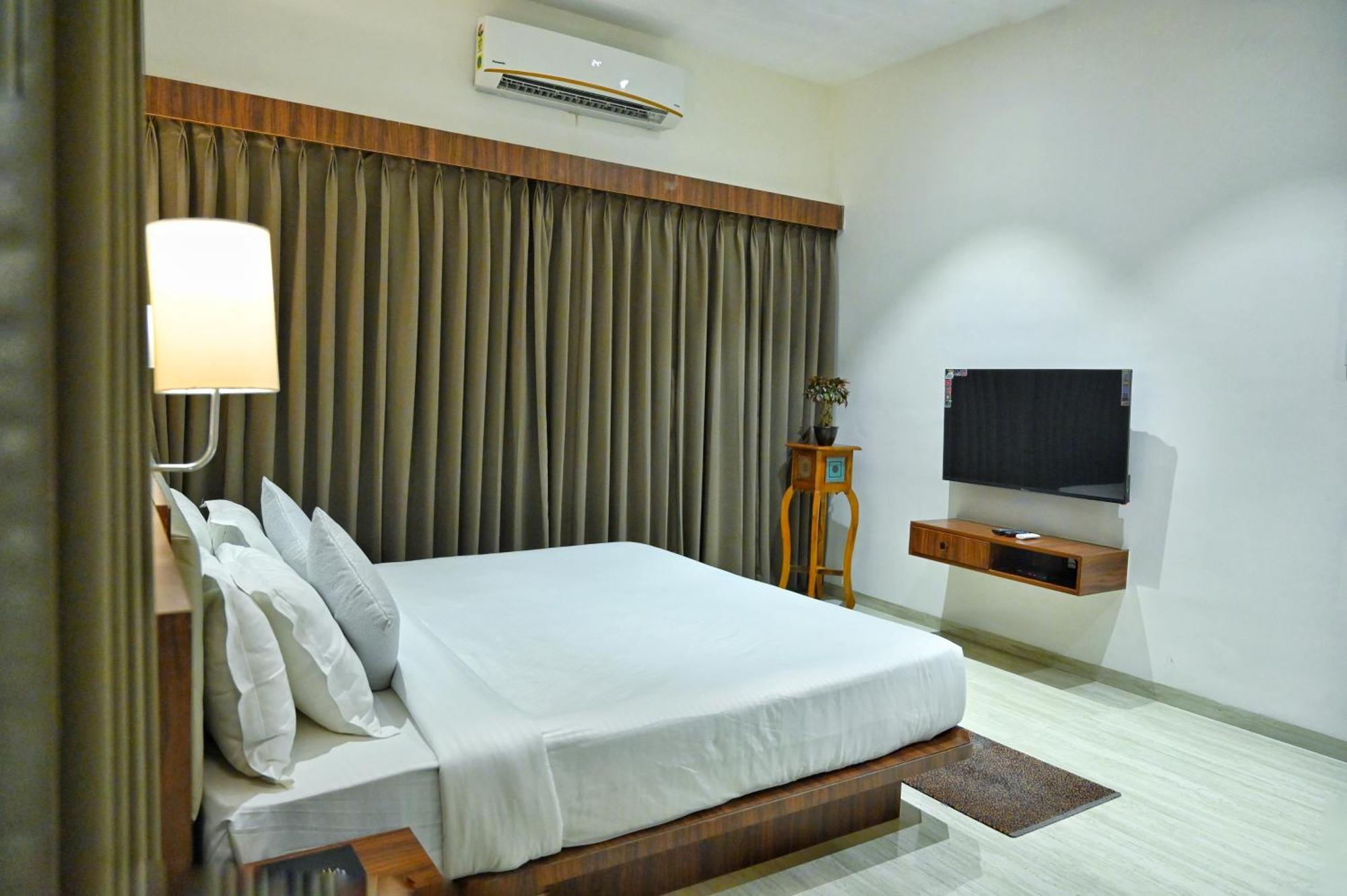 The One Hotel Nashik Esterno foto